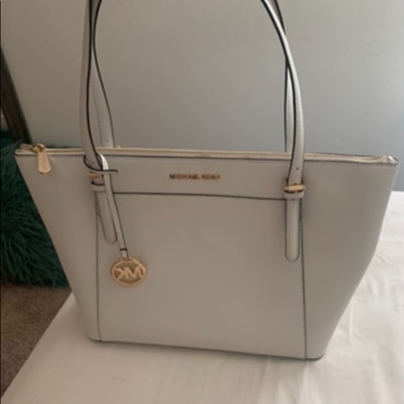 Michael Kors Purse never used - Picture 1 of 3